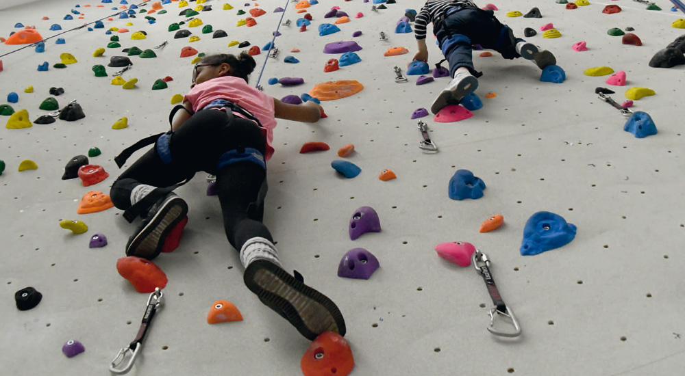 Mur d'escalade au gymnase Jean Gachet 