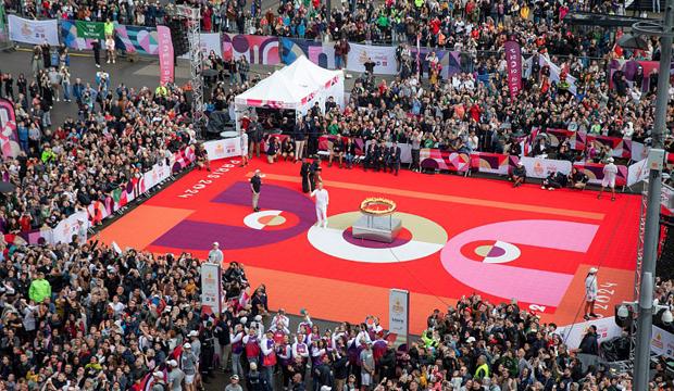 la flamme olympique à Saint-Étienne