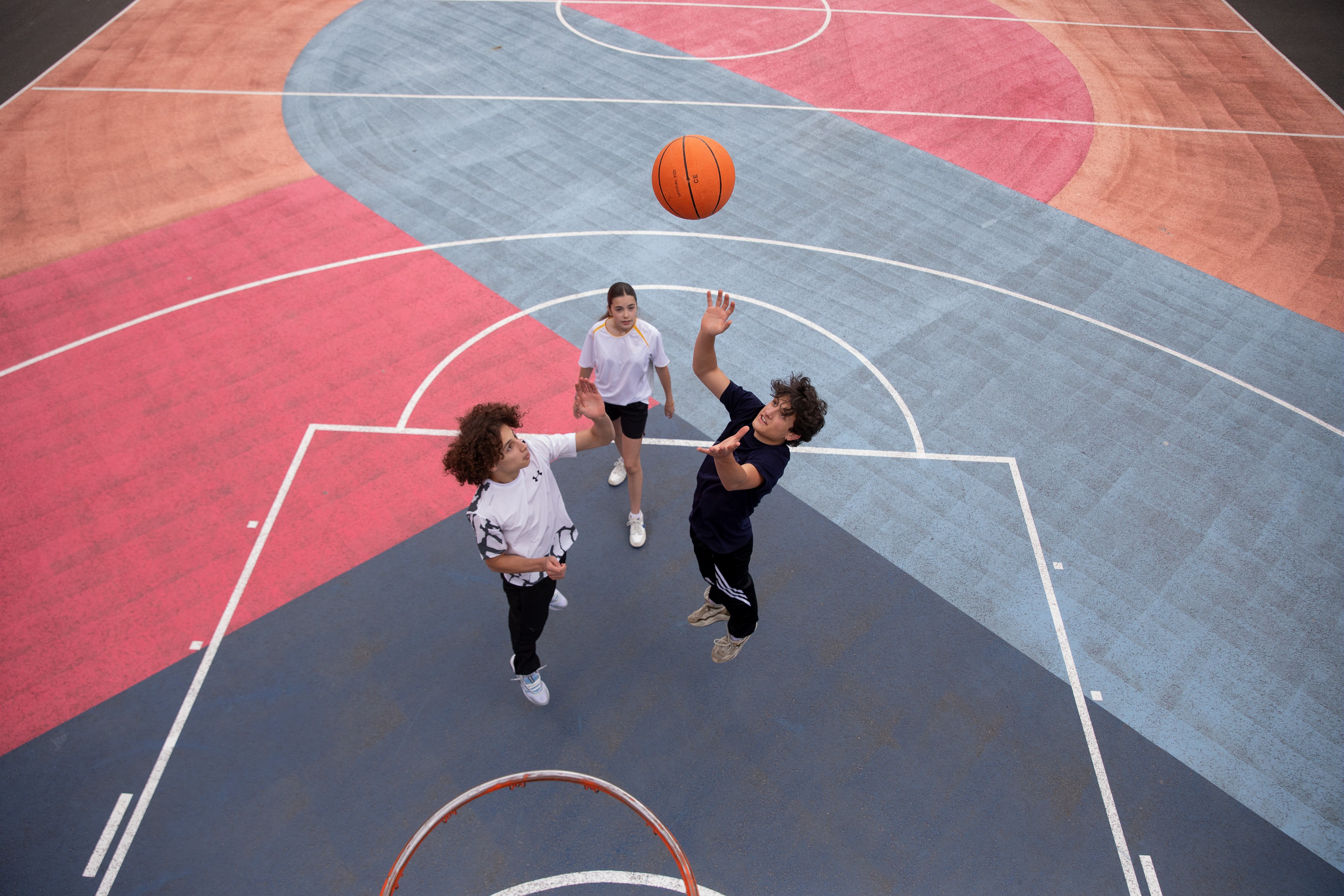 Terrain de basket aménagé en design actif à Villeboeuf