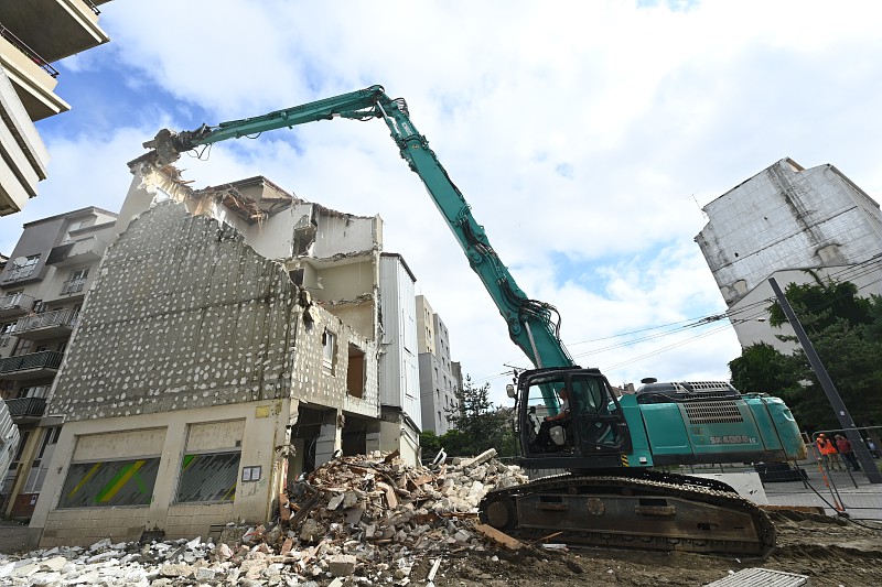 démolition de logements insalubres - secteur Tarentaize 2