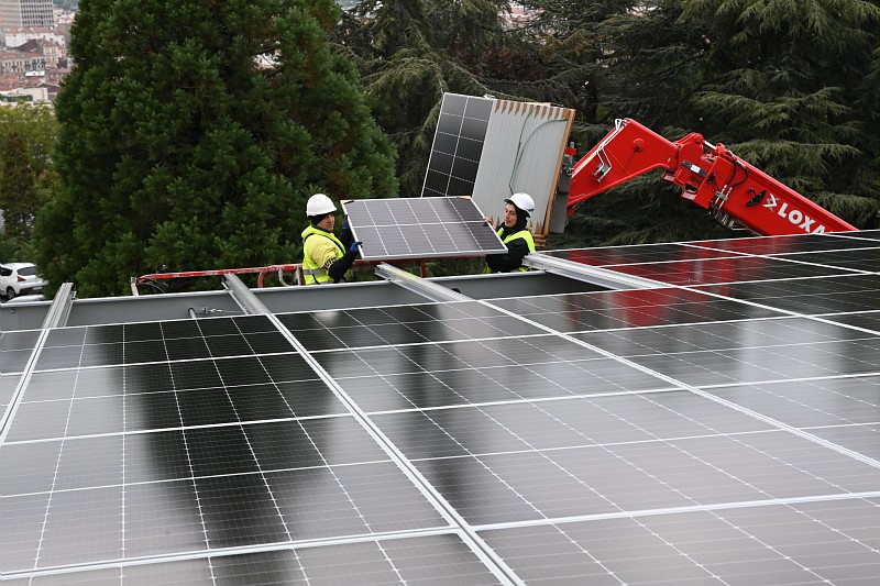 Pose d'ombrières photovoltaïques à l'Opéra